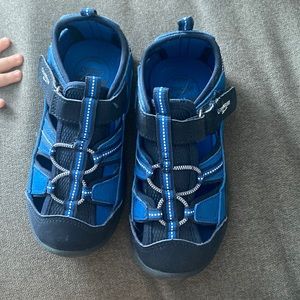 OshKosh water shoes